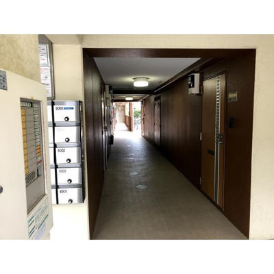 【外観】 | グラビス | 駐輪場エントランス入って奥