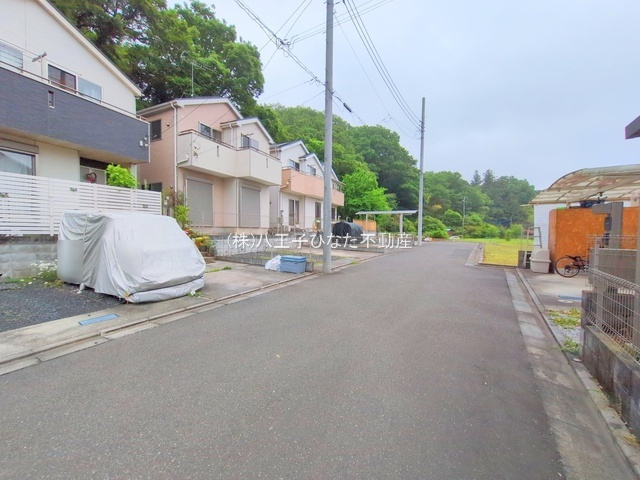 祝　成約済み　八王子市　西寺方町　中古戸建の前面道路含む現地写真|～仲介手数料無料☆八王子ひなた不動産～八王子市西寺方町　中古戸建