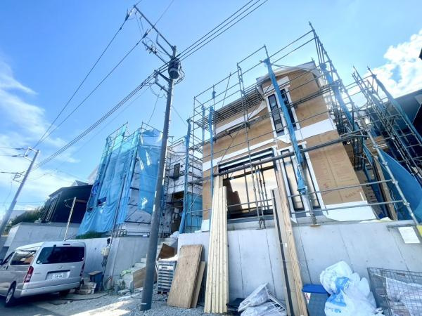 横浜市鶴見区下末吉５丁目の新築一戸建の外観|同仕様物件もご案内をさせて頂きます。
お車でご自宅まで送迎承ります。