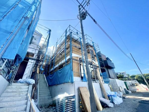 横浜市鶴見区下末吉５丁目の新築一戸建の前面道路含む現地写真|周辺環境も合わせてご案内させて頂きます！
お気軽にお問い合わせ下さい！