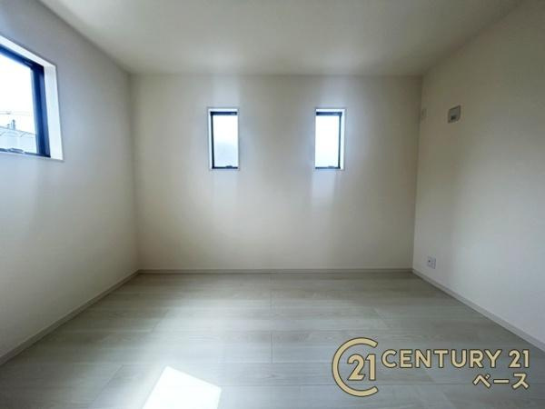 リーブルガーデン宝来 １号棟 ／新築一戸建の洋室|■現地撮影写真■２面採光で明るいお部屋です！