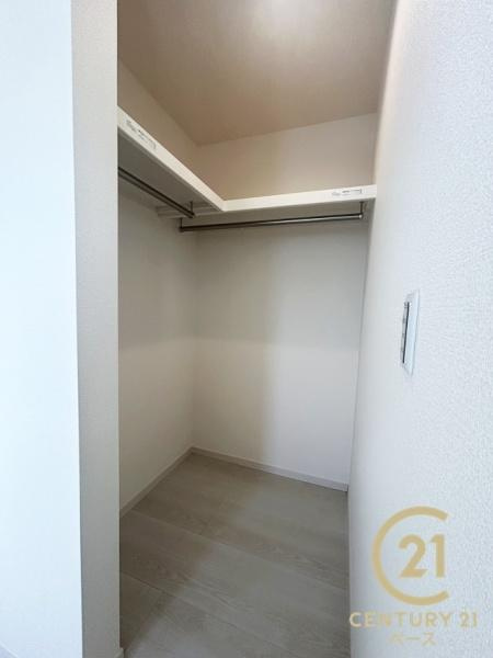 リーブルガーデン宝来 １号棟 ／新築一戸建の収納|■現地撮影写真■広々としたＷＩＣを完備！大きな荷物も楽々収納！■