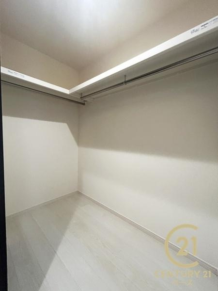 リーブルガーデン宝来 １号棟 ／新築一戸建の収納|■現地撮影写真■1階にはファミリークローゼットがあります！