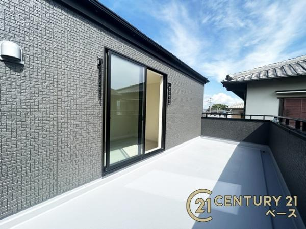 リーブルガーデン宝来 １号棟 ／新築一戸建のバルコニー|■現地撮影写真■日当たりのよい広々とした南向きバルコニー！洗濯物もよく乾きます！