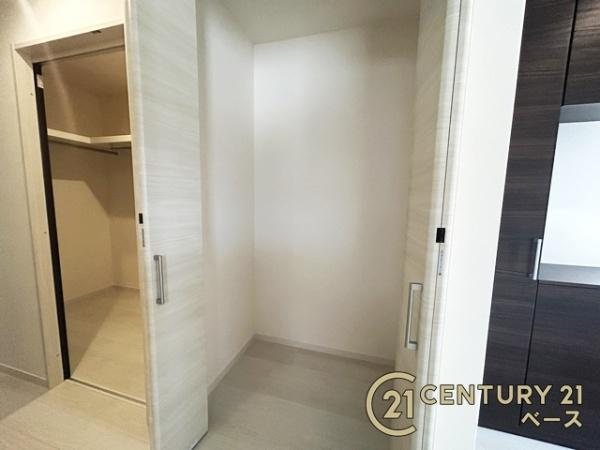 リーブルガーデン宝来 １号棟 ／新築一戸建の収納|■現地撮影写真■廊下にも広々収納スペース完備！