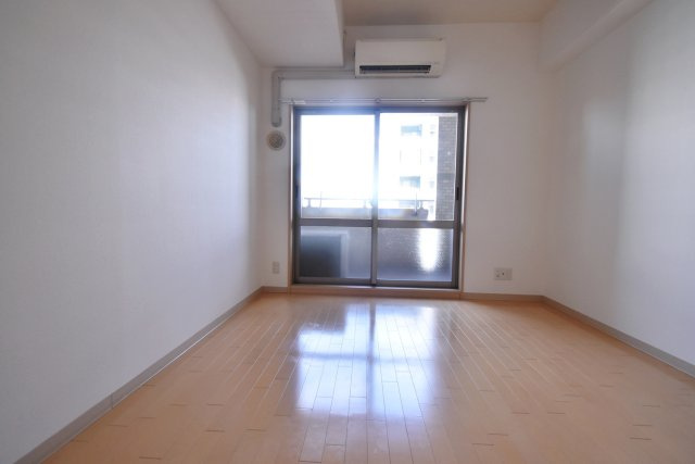 ダイドーメゾン阪神西宮駅前の居間・リビング