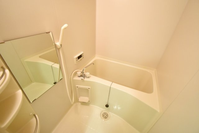 ダイドーメゾン阪神西宮駅前の浴室