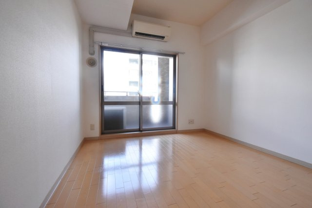 ダイドーメゾン阪神西宮駅前の居間・リビング