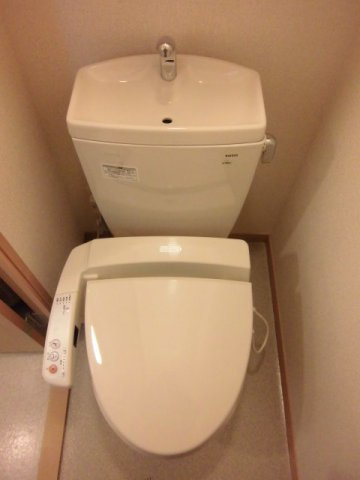 レオネクストバレンシアのトイレ|風呂、トイレ別です。