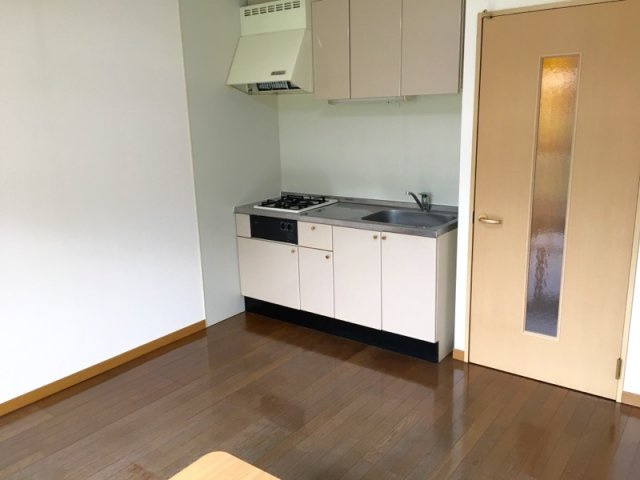 レオパレスピュアベリーの居間・リビング|こちらのリビングで趣味の時間をお楽しみください