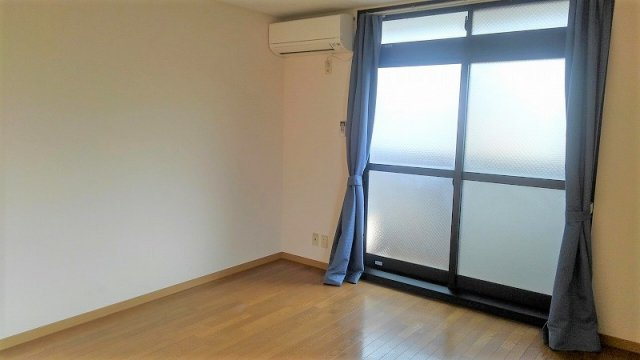 レオパレスピュアベリーの寝室|使い勝手のいい寝室です