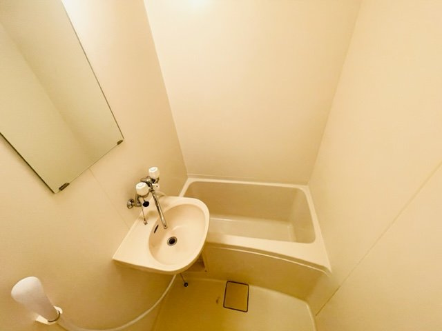 レオパレスＳａｉｎｔの浴室|コンパクトで使いやすいお風呂です