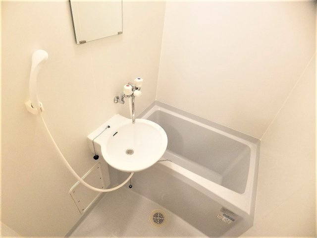 レオパレスコーポシャロームⅡの浴室|日々の暮らしに欠かせないお風呂です