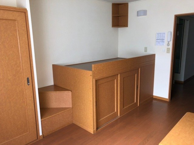 レオパレスコーポシャロームⅡの寝室|使い勝手のいい寝室です