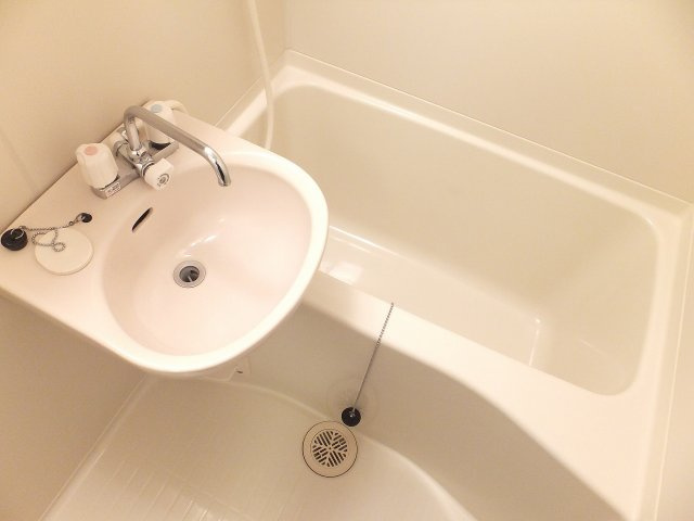 レオパレスアルコバレーノの浴室|お風呂で日々の疲れを落としましょう