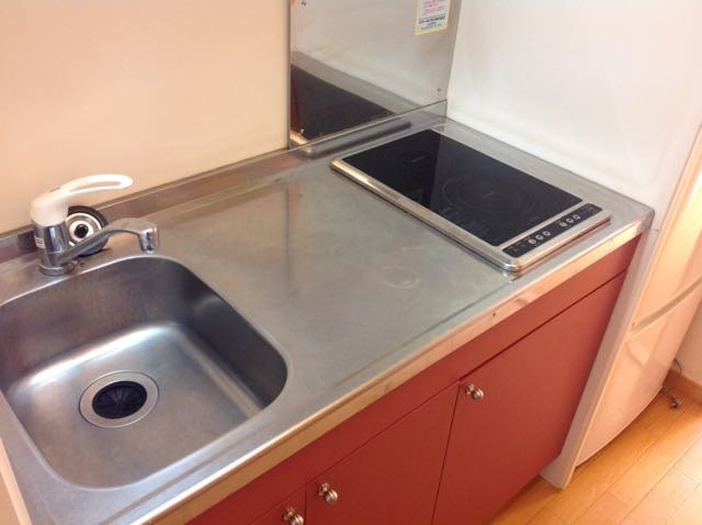 レオパレス星ノ宮のキッチン|コンパクトなキッチンで掃除もラクラク