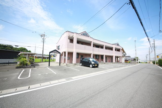 ノーブルの駐車場