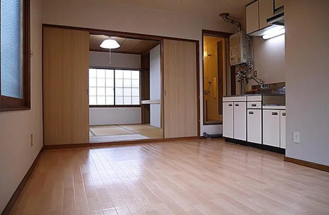 札幌市豊平区平岸三条6丁目　一棟アパート　満室稼働中の居間・リビング