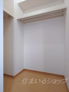 安芸高田市吉田町吉田のアパートの収納|ウォークインクローゼット