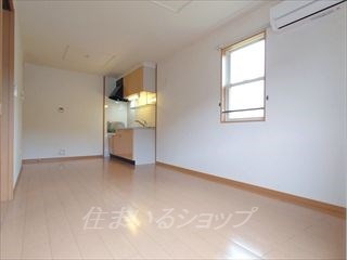 安芸高田市吉田町吉田のアパートの居間・リビング