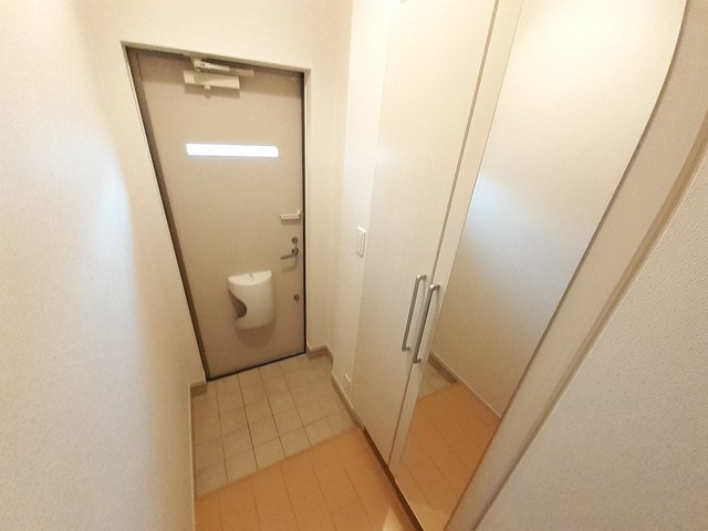 カーサ　アルバーダBの玄関