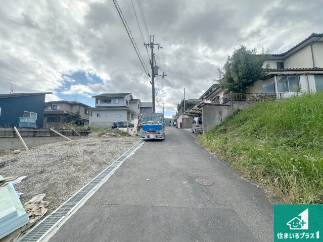 湖南市柑子袋西　第1期　新築一戸建ての前面道路含む現地写真|周辺は落ち着いた街並みの住宅地！子育てがしやすい住環境です！まだ未完成ですが、現地でしかわからない事もございます。是非一度ご覧ください。