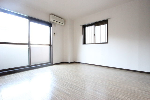 メゾンミレーの居間・リビング