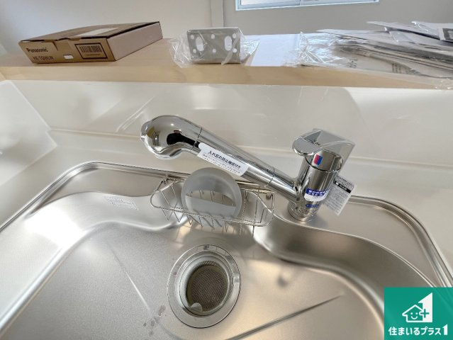 湖南市柑子袋西　第1期　新築一戸建ての設備|浄水器を内蔵！炊飯時、お茶を作る時に安心してお水を使えます！お湯と冷水、浄水と原水、シャワーの切替えもワンタッチです！