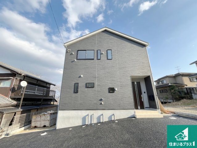 湖南市柑子袋西　第1期　新築一戸建ての外観|安心の10年保証！外観を美しく保ち、雨水で汚れを落とします！気になることがありましたら、お気軽にお問い合わせください！