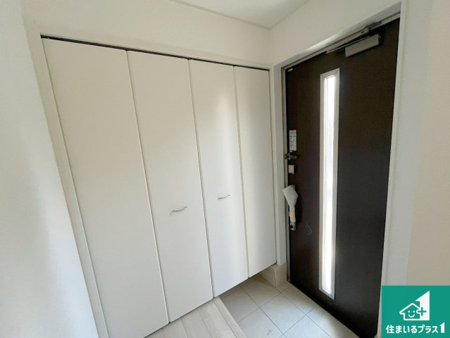 湖南市柑子袋西　第1期　新築一戸建ての玄関|シューズボックスにはたくさんの靴が収納できるので玄関周りはいつもスッキリ！ご家族が増えても安心！