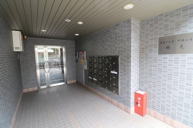 大阪市鶴見区今津中１丁目の賃貸マンションのエントランス