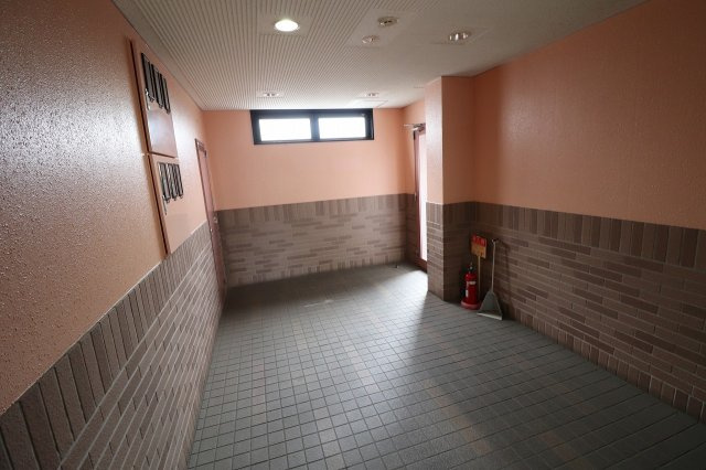 大阪市鶴見区今津中１丁目の賃貸マンションのロビー