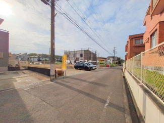 【前面道路含む現地写真】