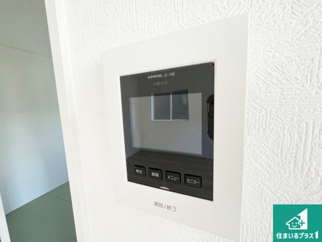 野洲市六条　第1期　新築一戸建ての防犯設備|カラーモニターインターホン！声だけでなく来訪者の姿や顔がモニターで確認できるので、小さなお子様がいらっしゃるご家庭でも安心できます！