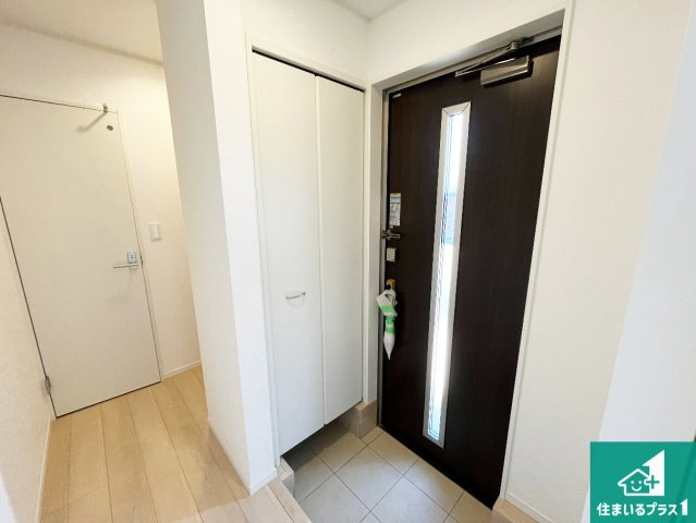 野洲市六条　第1期　新築一戸建ての玄関|シューズボックスにはたくさんの靴が収納できるので玄関周りはいつもスッキリ！ご家族が増えても安心！