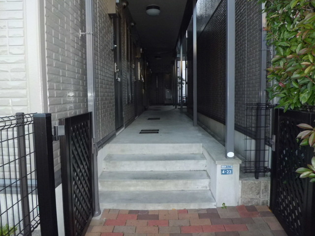 セジュール西岡本のエントランス