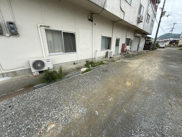 つるやビル2号館の駐車場