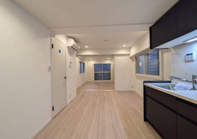 シャルマン赤坂の居間・リビング|こちらの居間で趣味の時間をお楽しみください