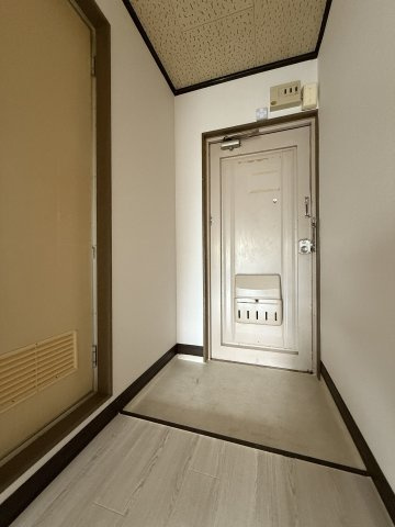サン我孫子マンションの玄関