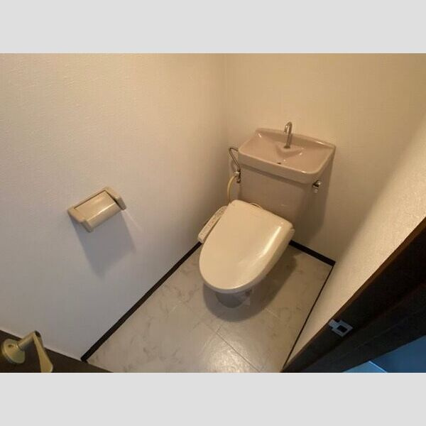 ソレアード川添のトイレ