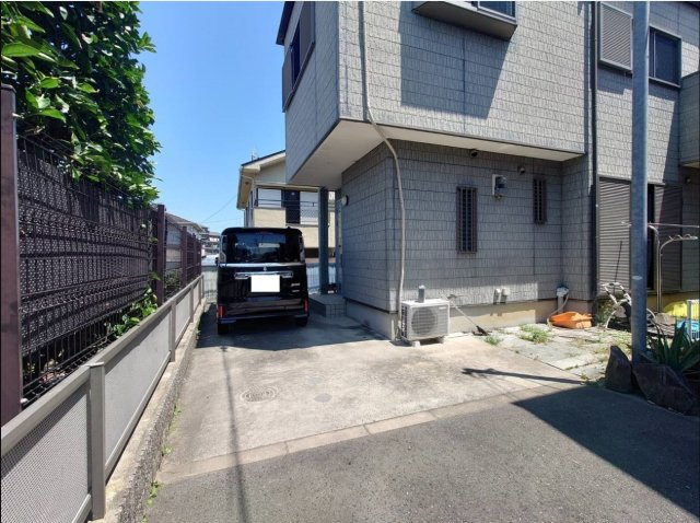 【前面道路含む現地写真】 | 【中古戸建】上松町5丁目 | 整形地で駐車も楽ちん♪