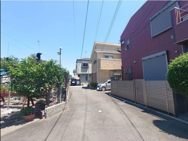 【前面道路含む現地写真】 | 【中古戸建】上松町5丁目 | 全面道路広々♪