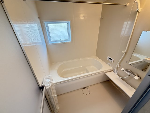 深井中町全1棟の浴室