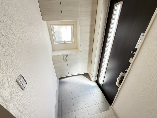 深井中町全1棟の玄関