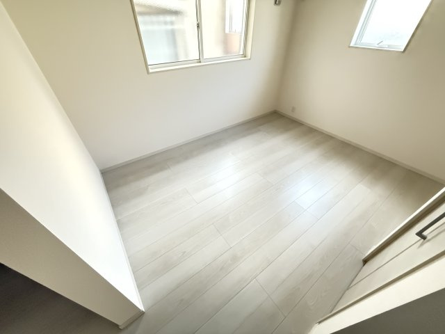 深井中町全1棟の洋室