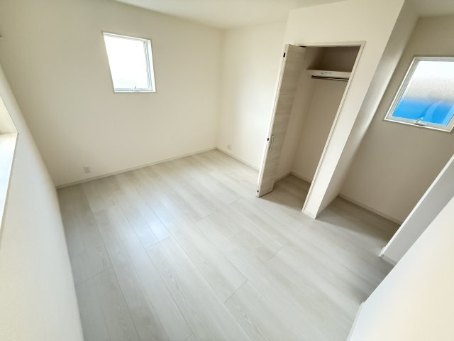 深井中町全1棟の洋室