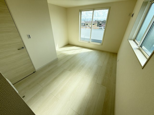 深井中町全1棟の洋室