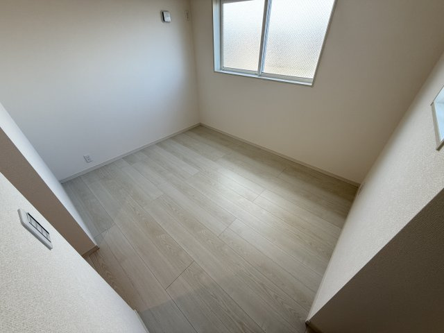 深井中町全1棟の洋室