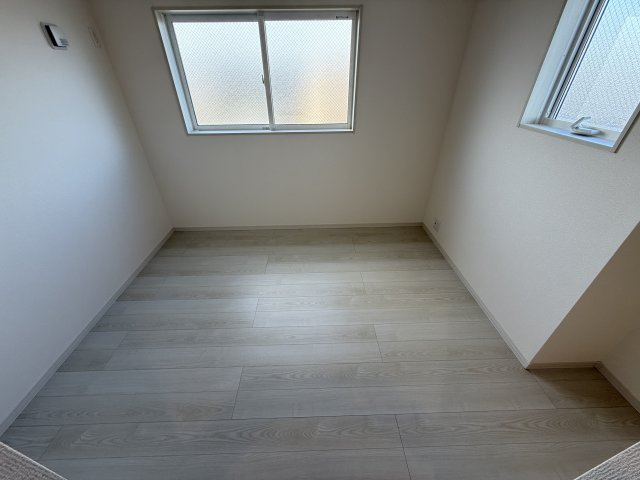 深井中町全1棟の洋室