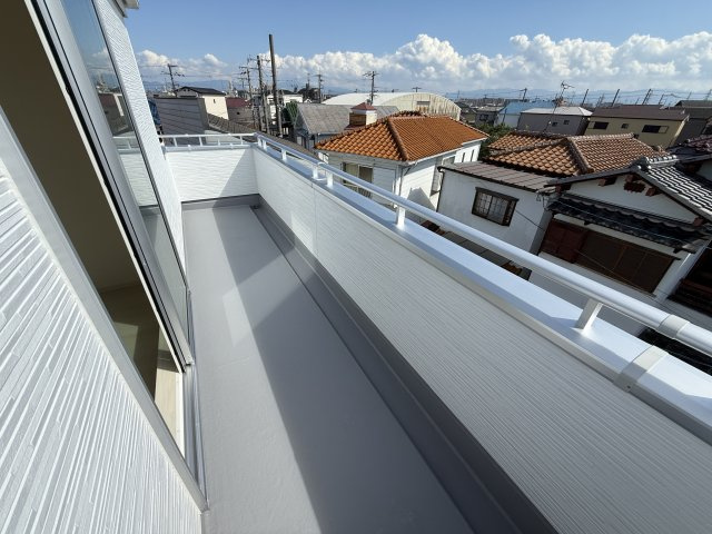 深井中町全1棟のバルコニー